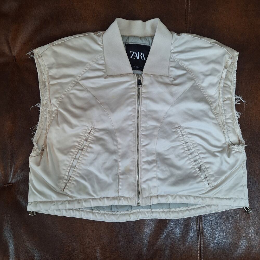 ZARA Cropped Bomber Vest Cream Satin Ruched Back Raw Hem Quilted Size S 4341/741